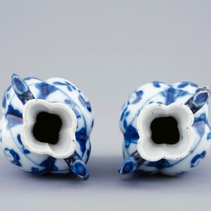 A pair of small Chinese blue and white vases with long Elizas, Kangxi — 照片 6