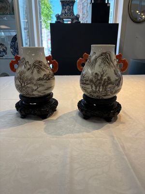 A pair of small Chinese grisaille 'hu' vases with winter landscapes, Qianlong and Tangying marks, Republic — photo 1