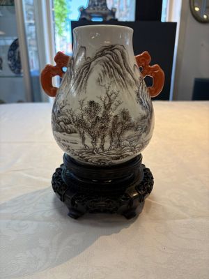 A pair of small Chinese grisaille 'hu' vases with winter landscapes, Qianlong and Tangying marks, Republic — photo 15