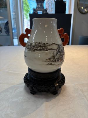 A pair of small Chinese grisaille 'hu' vases with winter landscapes, Qianlong and Tangying marks, Republic — photo 4