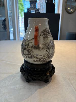 A pair of small Chinese grisaille 'hu' vases with winter landscapes, Qianlong and Tangying marks, Republic — photo 5