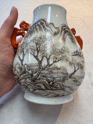 A pair of small Chinese grisaille 'hu' vases with winter landscapes, Qianlong and Tangying marks, Republic — photo 9