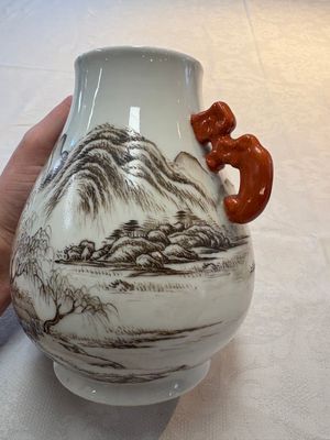A pair of small Chinese grisaille 'hu' vases with winter landscapes, Qianlong and Tangying marks, Republic — photo 10