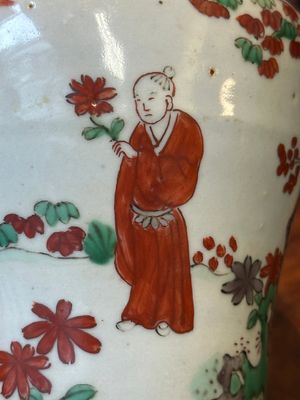 A pair of small Chinese wucai jars with figures in a landscape, Transitional period — 照片 10