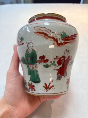 A pair of small Chinese wucai jars with sages in a landscape, Transitional period — photo 2