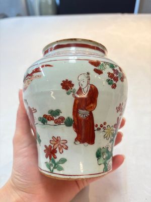 A pair of small Chinese wucai jars with sages in a landscape, Transitional period — photo 9