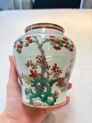 A pair of small Chinese wucai jars with sages in a landscape, Transitional period — photo 10