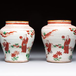 A pair of small Chinese wucai jars with sages in a landscape, Transitional period — photo 1