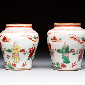 A pair of small Chinese wucai jars with sages in a landscape, Transitional period — photo 4
