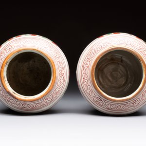 A pair of small Chinese wucai jars with sages in a landscape, Transitional period — photo 5