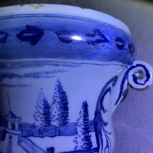A pair of small Dutch Delft blue and white 'campana' vases on stands, 18th C. — photo 14
