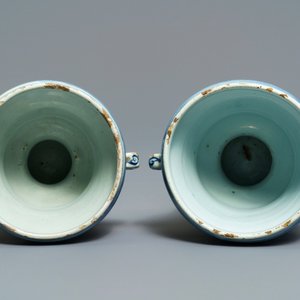 A pair of small Dutch Delft blue and white 'campana' vases on stands, 18th C. — photo 6