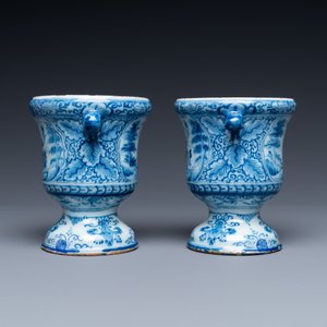 A pair of small Dutch Delft blue and white jardinières, 18th C. — photo 6