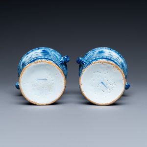 A pair of small Dutch Delft blue and white jardinières, 18th C. — photo 8