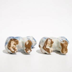 A pair of small polychrome Dutch Delft models of cats, 18th C. — 照片 6