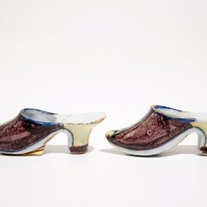 A pair of small polychrome Dutch Delft slippers, 18th C. — 照片 2
