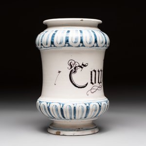 A pair of Spanish splashed blue pottery albarelli and an Italian blue, white and manganese albarello, Savona, 17/18th C. — photo 11