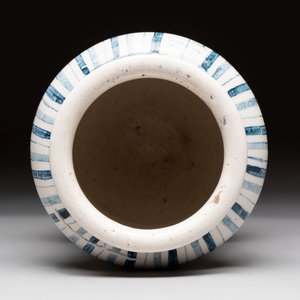 A pair of Spanish splashed blue pottery albarelli and an Italian blue, white and manganese albarello, Savona, 17/18th C. — photo 12