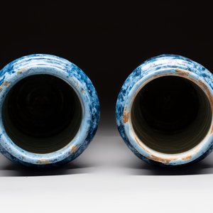 A pair of Spanish splashed blue pottery albarelli and an Italian blue, white and manganese albarello, Savona, 17/18th C. — photo 6