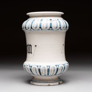A pair of Spanish splashed blue pottery albarelli and an Italian blue, white and manganese albarello, Savona, 17/18th C. — photo 10