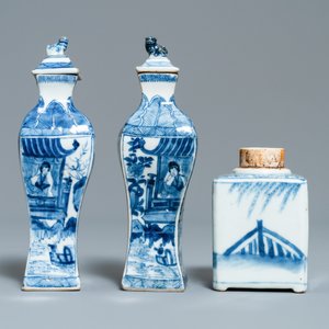 A pair of square Chinese blue and white covered vases and a tea caddy, Kangxi — photo 5