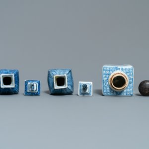 A pair of square Chinese blue and white covered vases and a tea caddy, Kangxi — photo 6