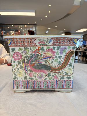 A pair of square Chinese famille rose 'dragon and phoenix' jardinières, 19th C. — photo 8