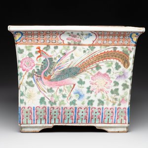 A pair of square Chinese famille rose 'dragon and phoenix' jardinières, 19th C. — photo 5