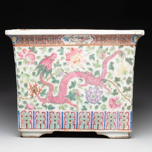 A pair of square Chinese famille rose 'dragon and phoenix' jardinières, 19th C. — photo 8