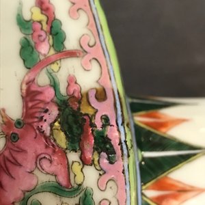 A pair of square Chinese famille rose 'mythical beasts' vases, 19/20th C. — photo 19