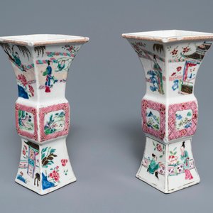 A pair of square Chinese famille rose 'Romance of the Western chamber' vases, Yongzheng — 照片 1