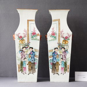 A pair of square Chinese famille rose vases, 19/20th C. — photo 11