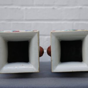 A pair of square Chinese famille rose vases, 19th C. — photo 19