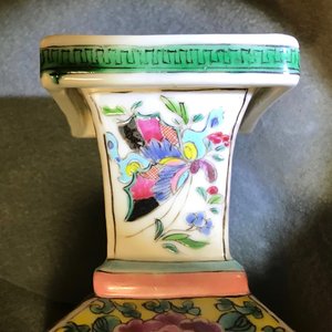 A pair of square Chinese famille rose vases with figures, Yongzheng — photo 17