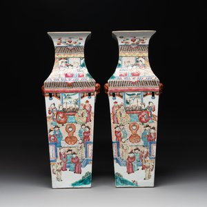 A pair of square Chinese famille rose vases with narrative design, 19th C. — photo 1