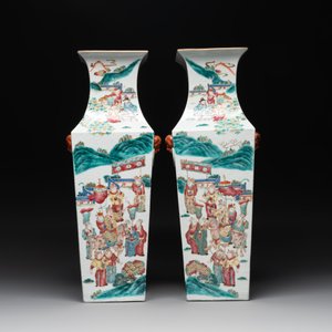 A pair of square Chinese famille rose vases with narrative design, 19th C. — photo 3