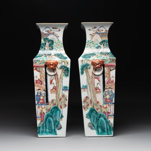 A pair of square Chinese famille rose vases with narrative design, 19th C. — photo 4