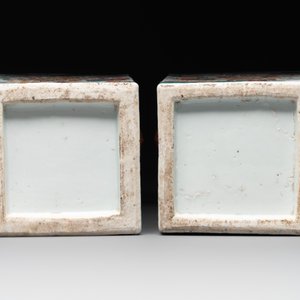 A pair of square Chinese famille rose vases with narrative design, 19th C. — photo 6