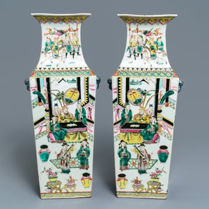 A pair of square Chinese famille rose vases with warriors and court scenes, 19th C. — 照片 1