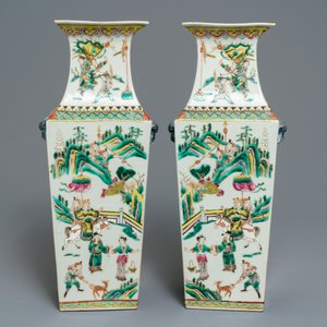 A pair of square Chinese famille rose vases with warriors and court scenes, 19th C. — 照片 3