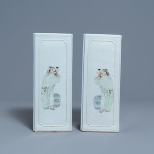 A pair of square Chinese qianjiang cai hat stands, 19/20th C. — photo 4