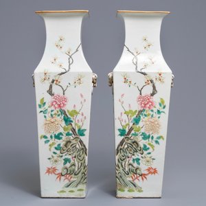 A pair of square Chinese vases with floral design, 19th C. — photo 1