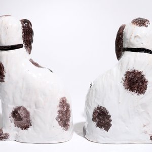 A pair of Staffordshire-style figures of dogs, prob. French pottery, 18/19th C. — photo 4
