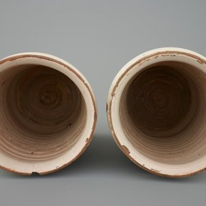 A pair of tall albarelli with boars, Italy, 18th C. — photo 5