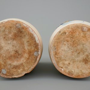 A pair of tall albarelli with boars, Italy, 18th C. — photo 6
