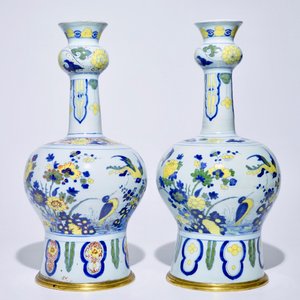 A pair of tall bronze-mounted polychrome Dutch Delft garlic-necked vases, late 17th C. — photo 2