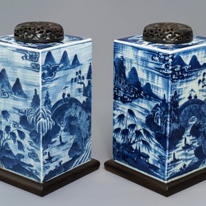 A pair of tall Chinese blue and white tea caddies with landscapes, 19th C. — photo 8