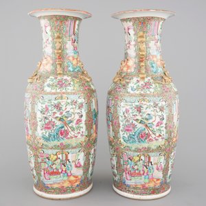 A pair of tall Chinese Canton rose medallion porcelain vases, 19th C. — photo 4
