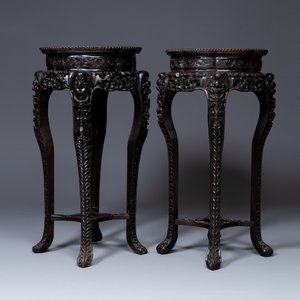 A pair of tall Chinese carved wooden stands with marble tops, 19th C. — 照片 2