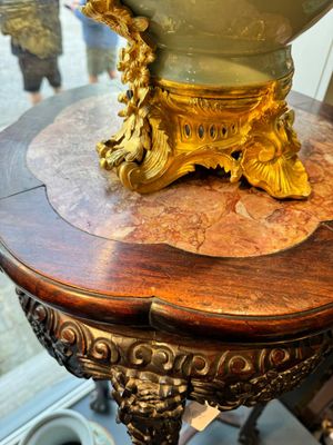 A pair of tall Chinese carved wooden stands with marble tops, 19th C. — 照片 8